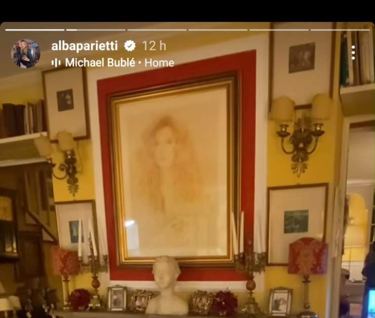 Un ritratto in casa di Alba Parietti