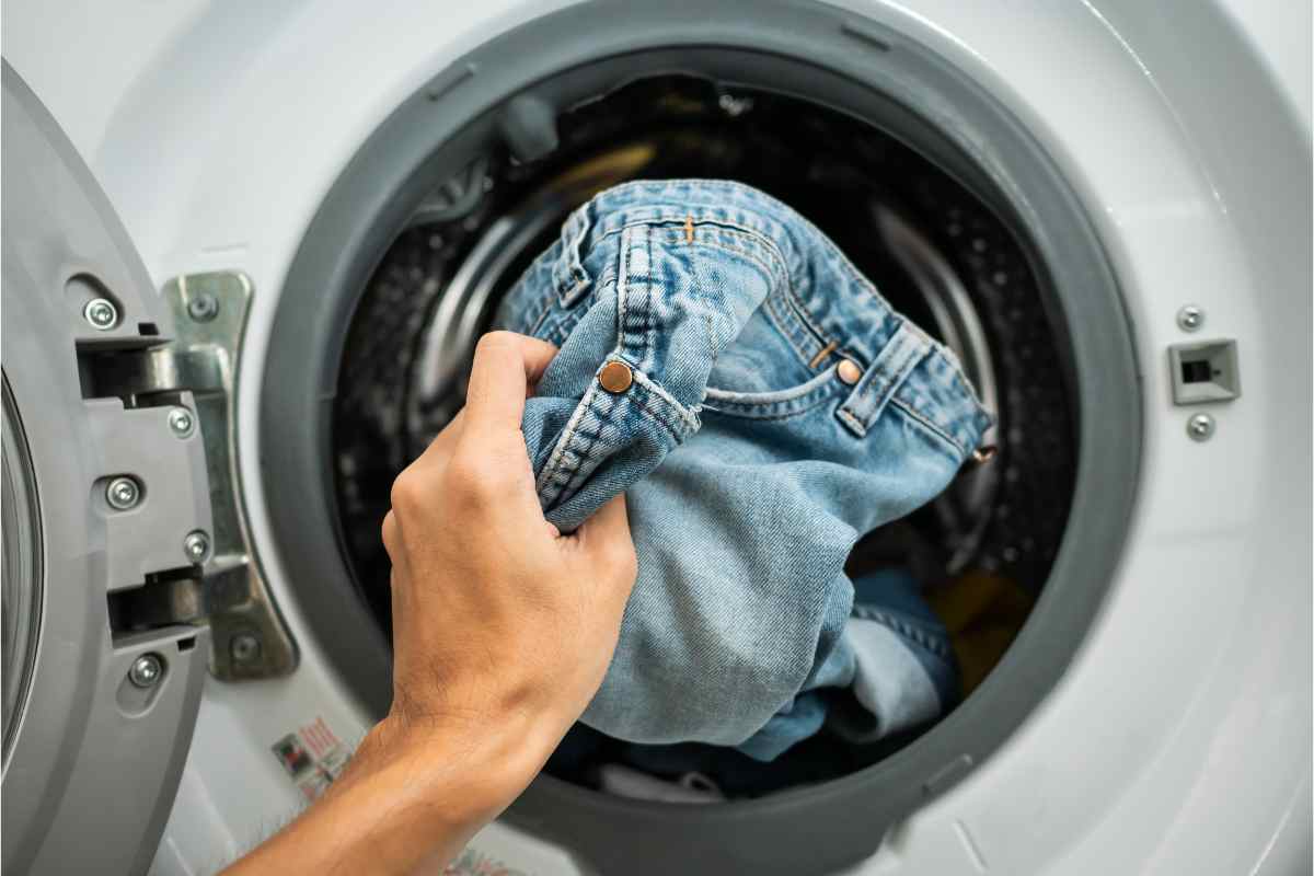 Quante volte indossare i jeans prima di lavarli in lavatrice 